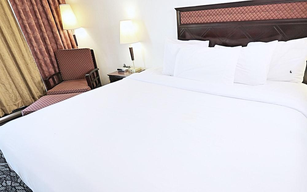 Lelux Hotel Монреаль Экстерьер фото