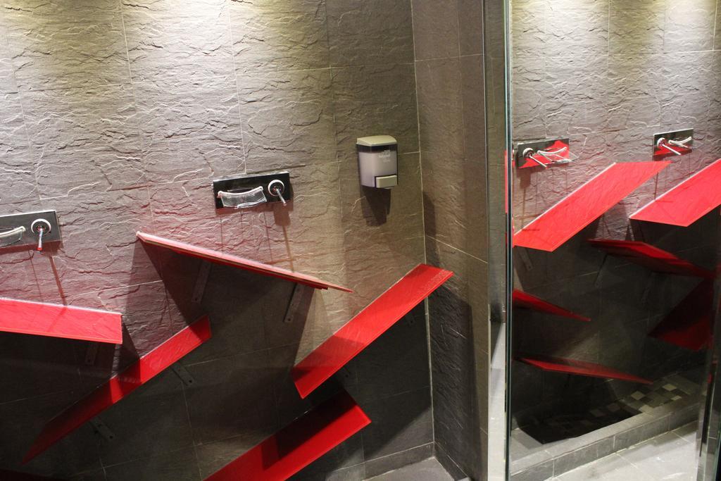 Lelux Hotel Монреаль Экстерьер фото
